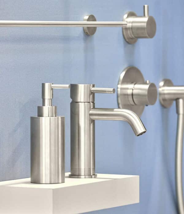 Kino stainless steel 316l standing soap dispenser - Image 3